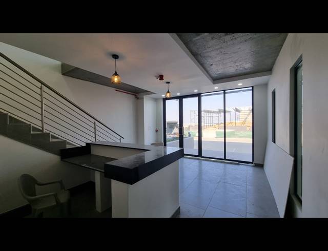 2,406M² WAREHOUSE TO LET IN POMONA
